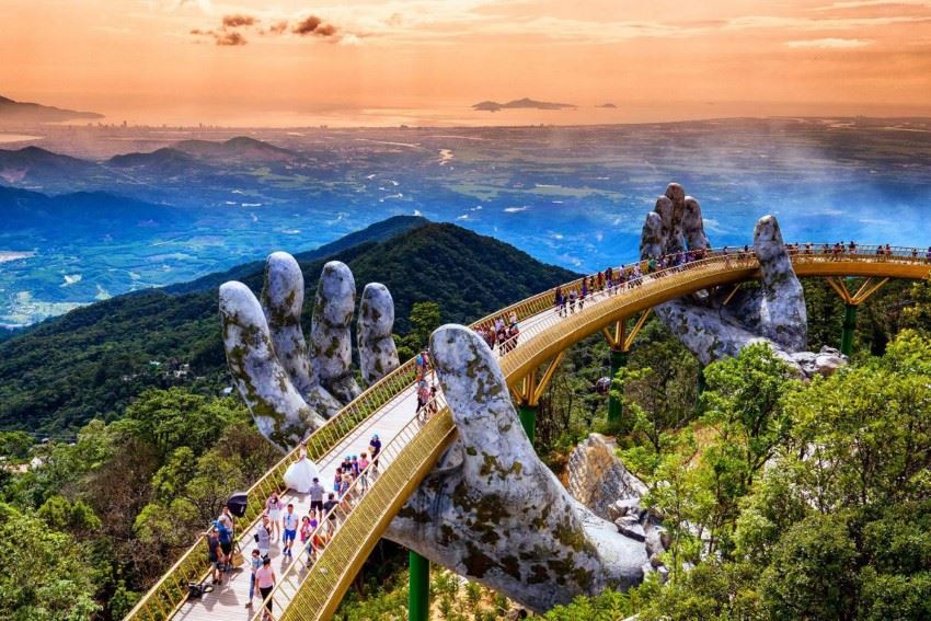 Thuê xe ô tô 16 chỗ Đà Nẵng - Bà Nà Hills