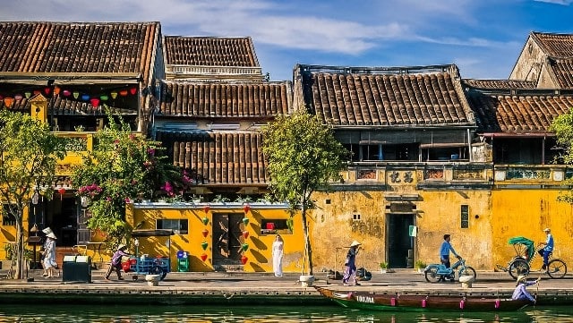 Thuê xe ô tô 16 chỗ Đà Nẵng - Hội An
