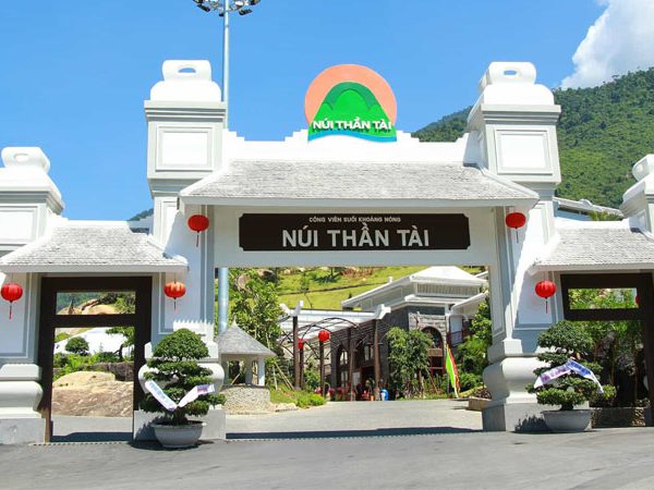 Thuê xe ô tô 4 chỗ Đà Nẵng - Núi Thần Tài