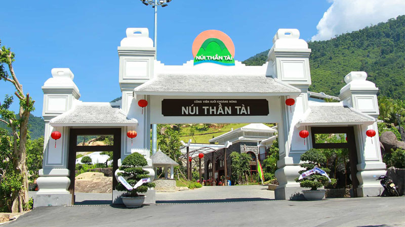 Thuê xe ô tô 4 chỗ Đà Nẵng - Núi Thần Tài