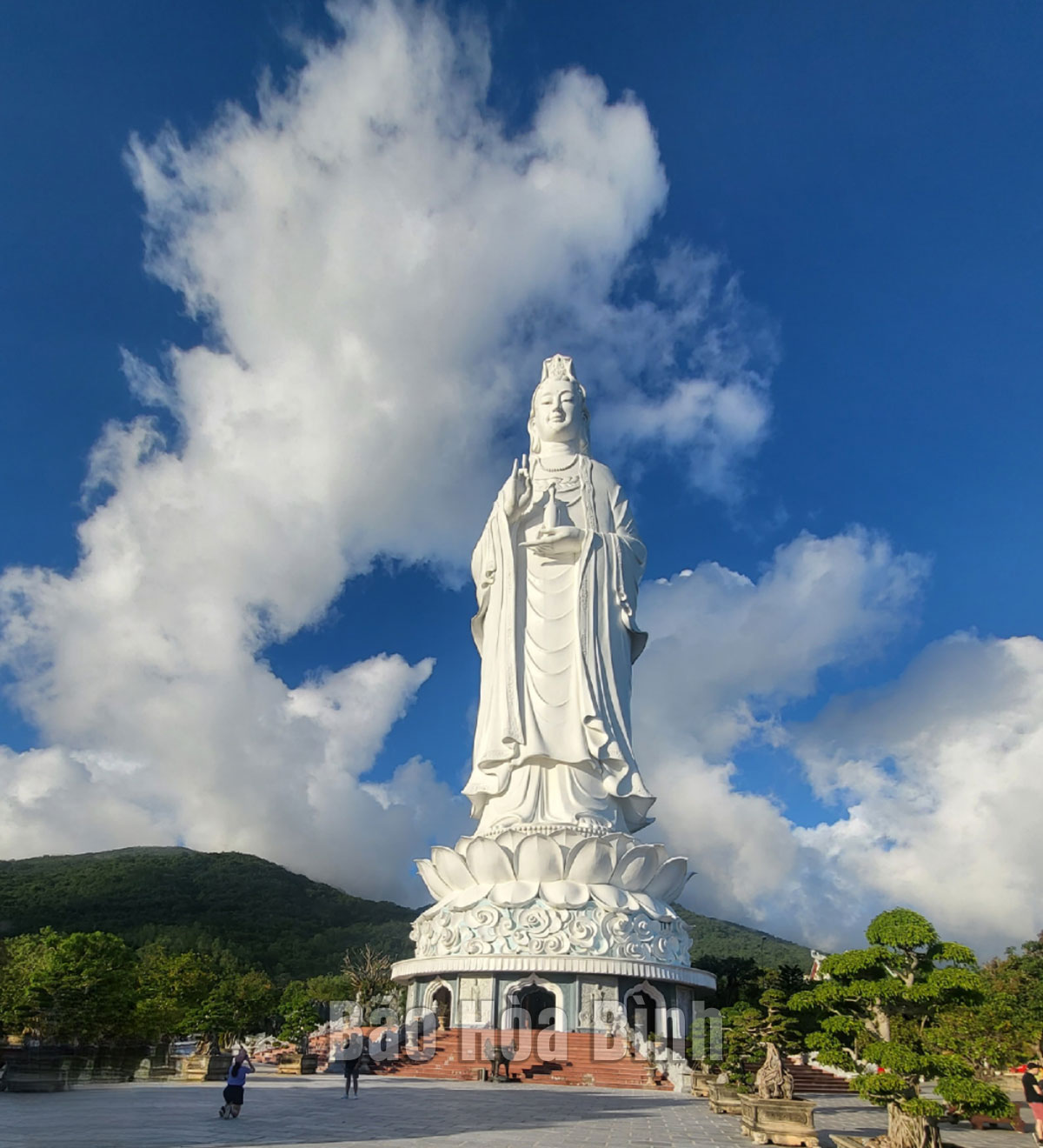 Thuê xe ô tô 4 chỗ Đà Nẵng - Chùa Linh Ứng