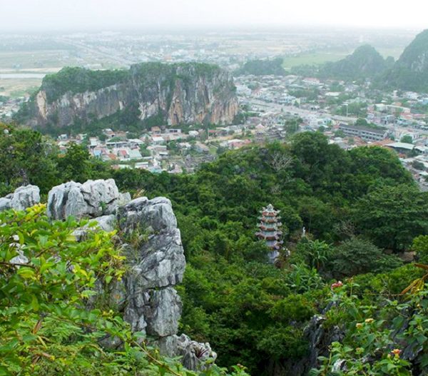 Thuê xe ô tô 4 chỗ Đà Nẵng - Núi Ngũ Hành Sơn