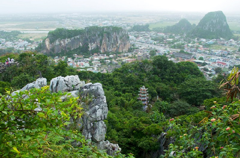 Thuê xe ô tô 4 chỗ Đà Nẵng - Núi Ngũ Hành Sơn