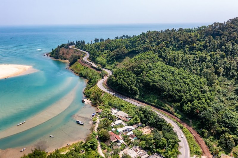 Thuê xe ô tô 7 chỗ Đà Nẵng – Lăng Cô