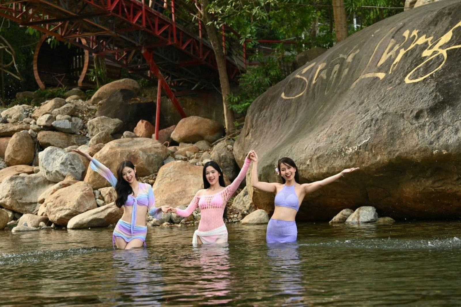 Thuê xe ô tô 4 chỗ, 7 chỗ, 16 chỗ Đà Nẵng đi Suối Lương