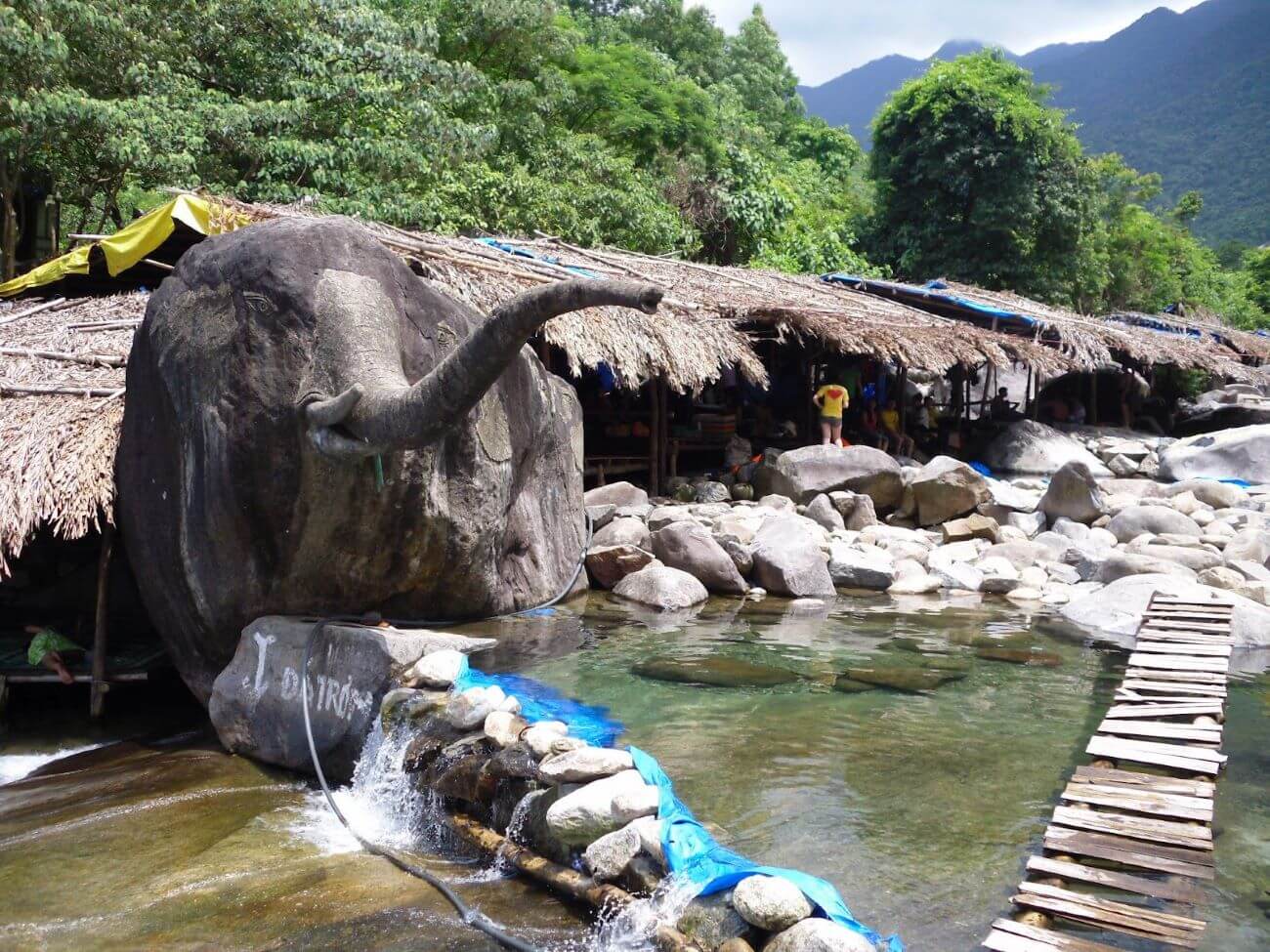 Thuê xe ô tô Đà Nẵng đi Suối Voi Huế 4 chỗ, 7 chỗ, 16 chỗ